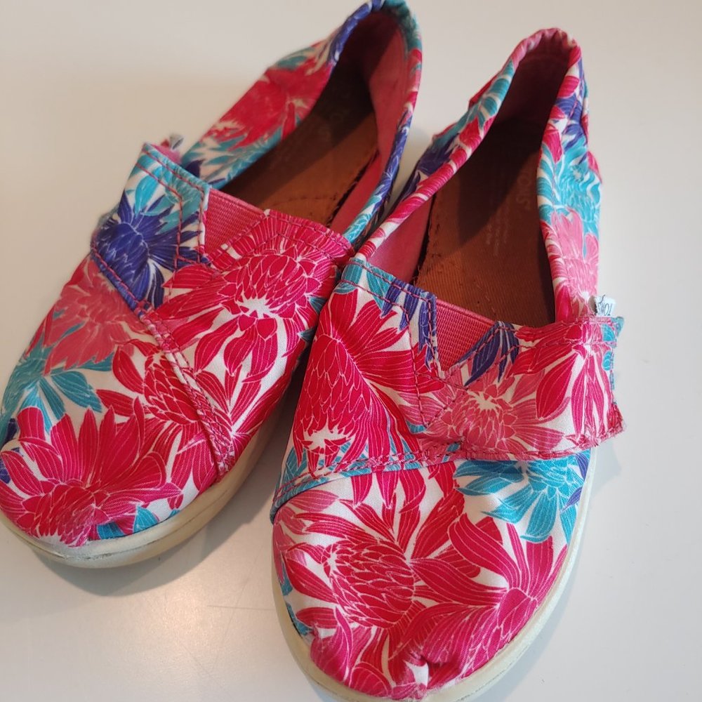 Toms | Tropical Floral Flats | T 11